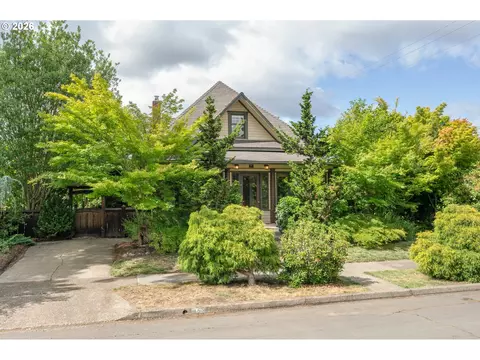 Exterior - 952 C St, Springfield, OR 97477 photo 12 of 12