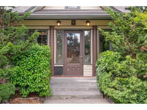 Exterior - 952 C St, Springfield, OR 97477 photo 2 of 12
