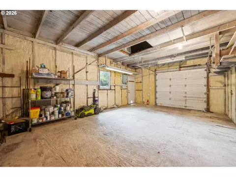 Other - 952 C St, Springfield, OR 97477 photo 9 of 10