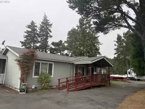 555 N 8th St, Lakeside, OR 97449