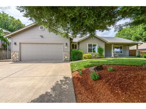 3307 NE Grandhaven Dr, Mcminnville, OR 97128
