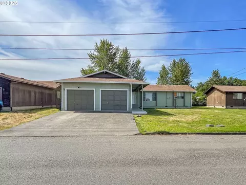 1943 Green Ave, Roseburg, OR 97471