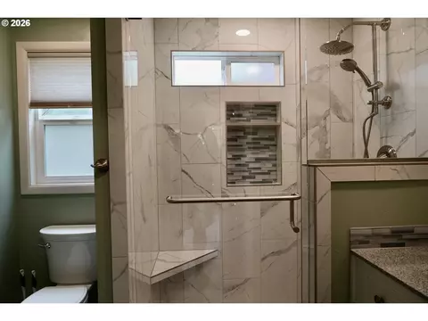 Bath - 445 Sterling Dr, Eugene, OR 97404 photo 1 of 2
