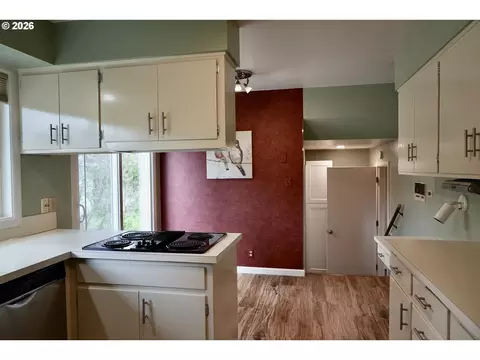 Kitchen - 445 Sterling Dr, Eugene, OR 97404 photo 1 of 2