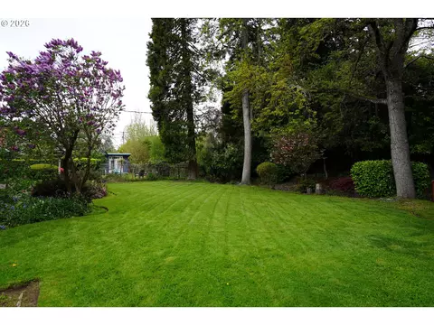 Exterior - 445 Sterling Dr, Eugene, OR 97404 photo 5 of 6