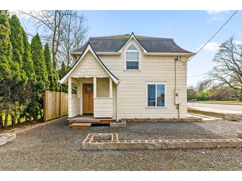 310 Kesling St, Harrisburg, OR 97446