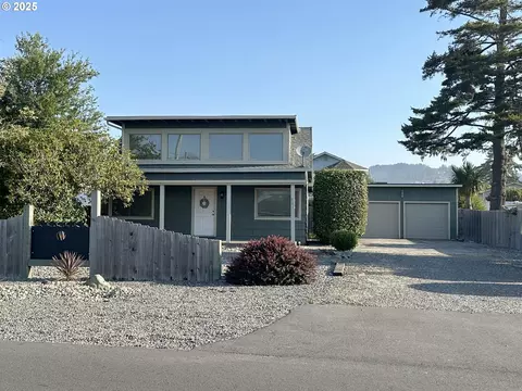 508 Memory Ln, Brookings, OR 97415