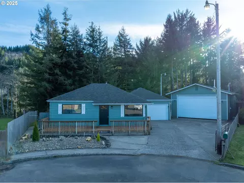 698 E Alder Pl, Reedsport, OR 97467