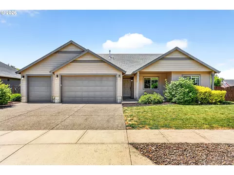 511 Paradise St, Woodburn, OR 97071