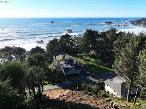 Deer Park Dr, Brookings, OR 97415