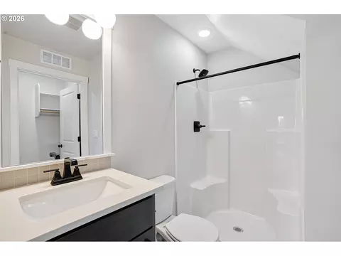 Bath - 4636 SE 2nd St, Gresham, OR 97080 photo 1 of 6