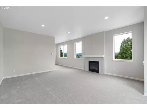 Living - 4636 SE 2nd St, Gresham, OR 97080 photo 5 of 5