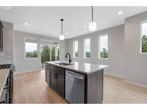 Kitchen - 4636 SE 2nd St, Gresham, OR 97080 photo 4 of 4