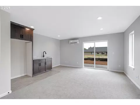 Living - 4636 SE 2nd St, Gresham, OR 97080 photo 1 of 5