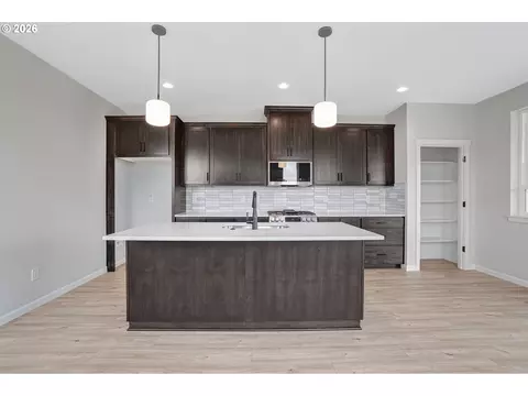 Kitchen - 4636 SE 2nd St, Gresham, OR 97080 photo 2 of 4