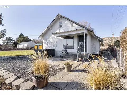2355 NE Market St, Madras, OR 97741