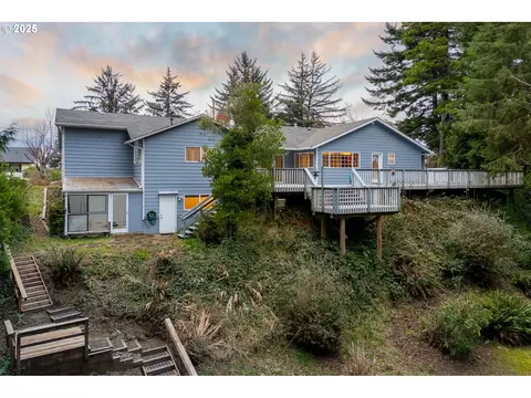 425 NEdgecliff Dr, Waldport, OR 97394