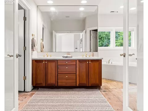 Bath - 65 SE Avondale Ct, Gresham, OR 97080 photo 3 of 5