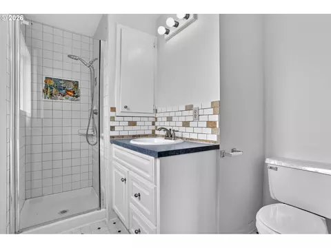 Bath - 1207 SE 217th Ave, Gresham, OR 97030 photo 1 of 2