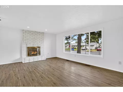 Living - 1207 SE 217th Ave, Gresham, OR 97030 photo 1 of 6