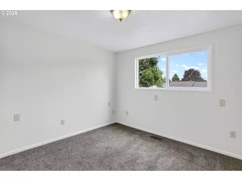 Bedroom - 1207 SE 217th Ave, Gresham, OR 97030 photo 3 of 6