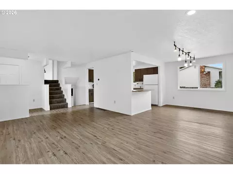 Living - 1207 SE 217th Ave, Gresham, OR 97030 photo 5 of 6