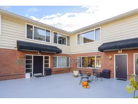 2355 SW Cedar St #9, Portland, OR 97205