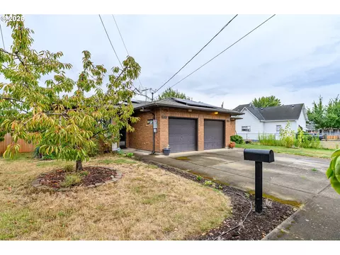714 S Meridian St, Newberg, OR 97132