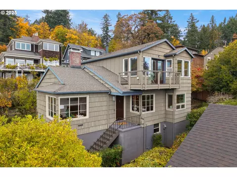 201 SW Bancroft Ct, Portland, OR 97239