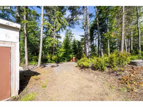 69175 Sharp Rd, North Bend, OR 97459 photo 13
