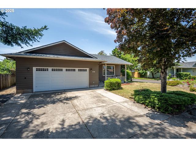 576 S 35th St, Springfield, OR 97478