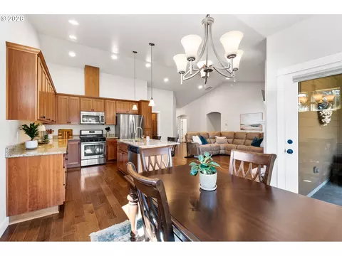 Dining - 346 River Loop 1, Eugene, OR 97404 photo 1 of 2