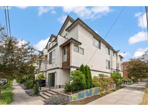 961 N Skidmore St, Portland, OR 97217