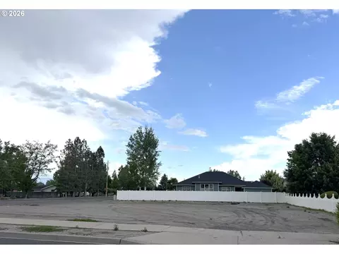 1190 F St, Baker City, OR 97814