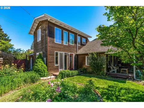 1714 B St, Hood River, OR 97031