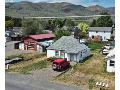 2093 17th St, Baker City, OR 97814