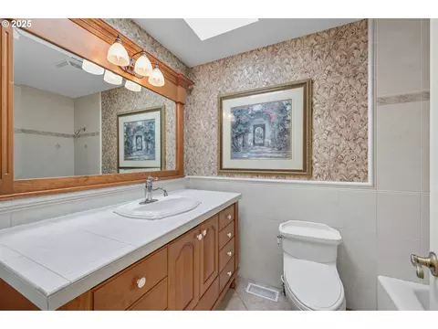 Bath - 499 NE Williams Rd, Gresham, OR 97030 photo 2 of 2