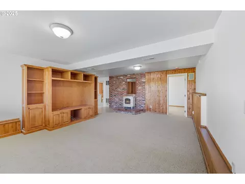 Living - 499 NE Williams Rd, Gresham, OR 97030 photo 11 of 11