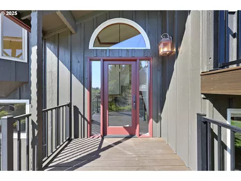 Entry Way - 499 NE Williams Rd, Gresham, OR 97030 photo 1 of 3