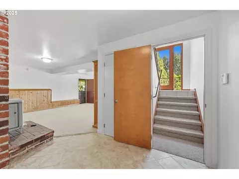 Entry Way - 499 NE Williams Rd, Gresham, OR 97030 photo 3 of 3