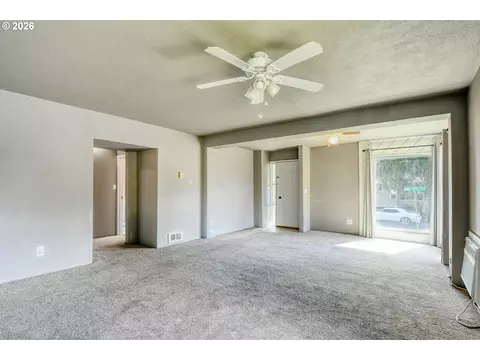 Living - 501 NW 7th St, Pendleton, OR 97801 photo 3 of 4