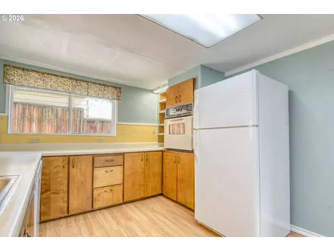 Kitchen - 501 NW 7th St, Pendleton, OR 97801 photo 4 of 4