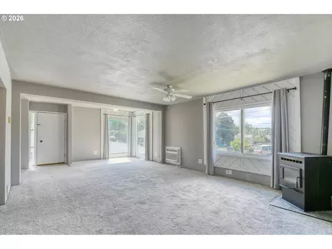 Living - 501 NW 7th St, Pendleton, OR 97801 photo 4 of 4