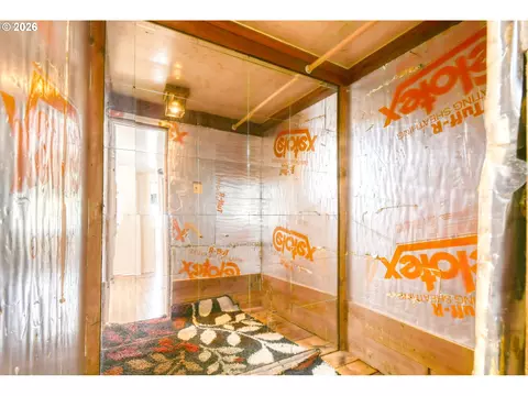Entry Way - 501 NW 7th St, Pendleton, OR 97801 photo 1 of 1