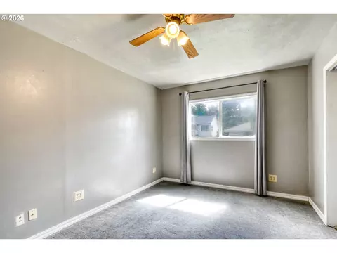 Bedroom - 501 NW 7th St, Pendleton, OR 97801 photo 1 of 5