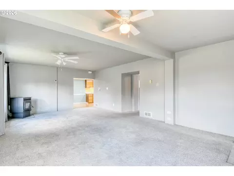 Living - 501 NW 7th St, Pendleton, OR 97801 photo 2 of 4