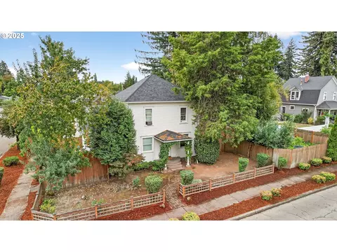 814 E 4th St, Newberg, OR 97132 photo 1