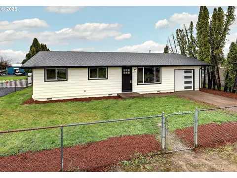 925 N Pershing St, Mount Angel, OR 97362