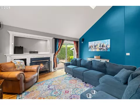 Living - 215 E Hereford St, Gladstone, OR 97027 photo 5 of 7