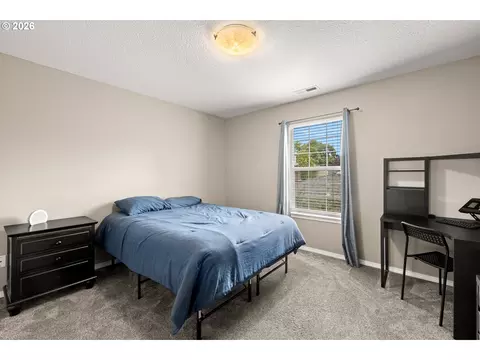 Bedroom - 215 E Hereford St, Gladstone, OR 97027 photo 4 of 7